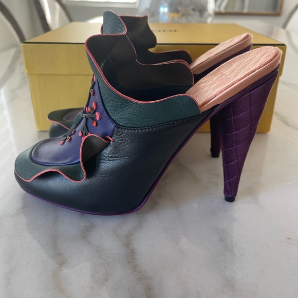 Fendi Embroidered Ruffles Mule Floral Waived Leather Clogs Shoe Heels 39 - Picture 9 of 9